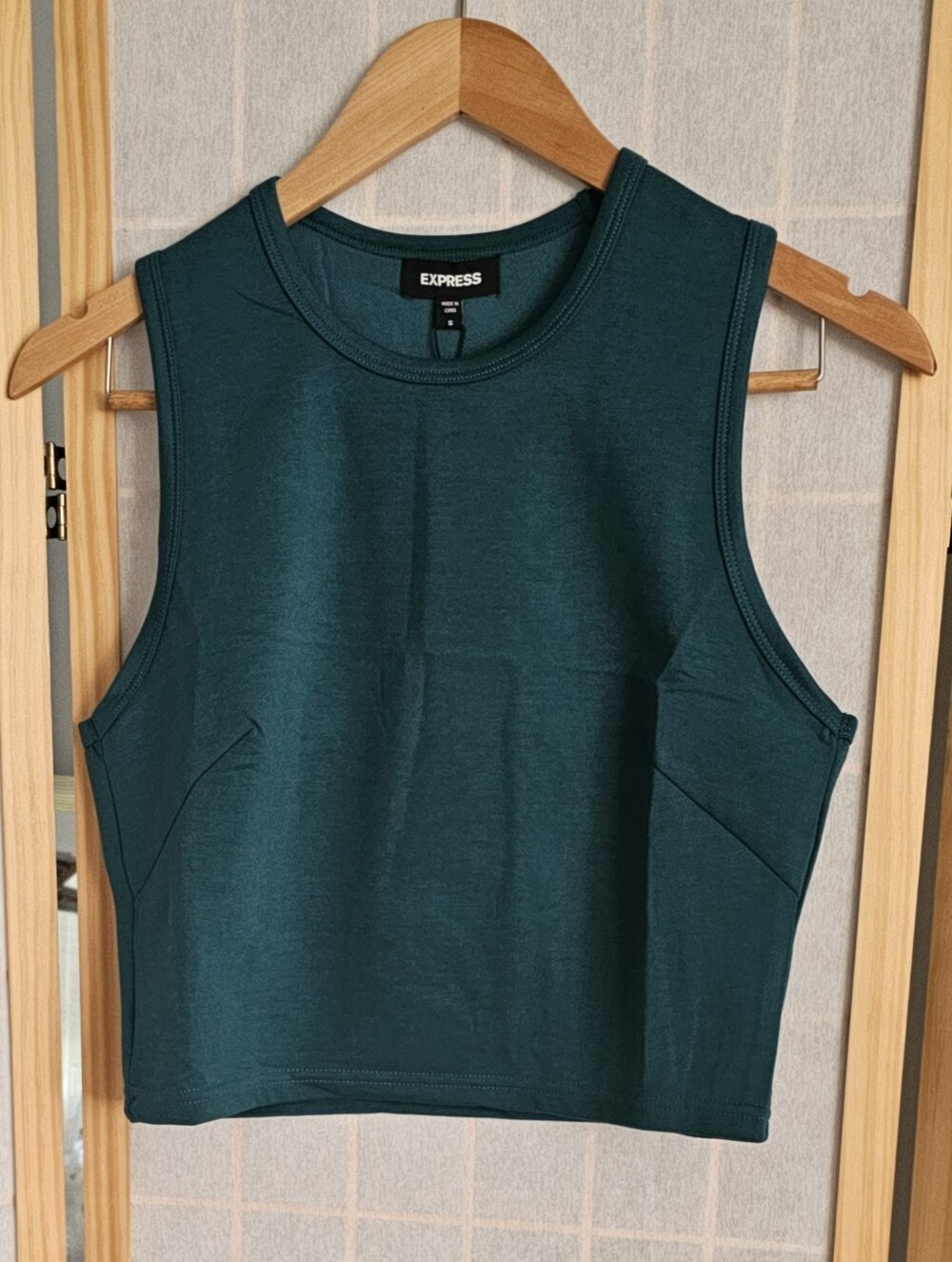Express Jet Set Super Soft Wrinkle Free Crop Top